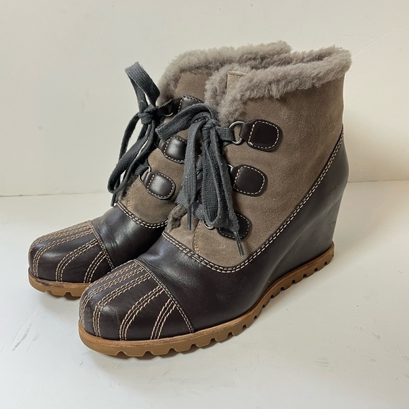 UGG Shoes - UGG Alasdair Brown Shearling Lined Lace Up Ankle Boots Size 10